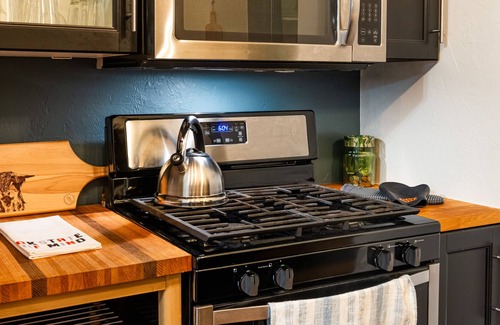 Stillwater House | Homey bungalow just a few blocks from downtown Stillwater and 1 mile to OSU!