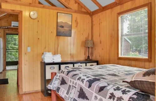 Bloomington House | Homey Cabin in Bloomington with Views
