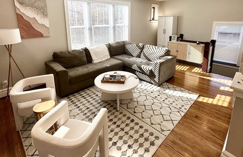 Richmond Heights Condo | Homey Duplex centrally located in St. Louis. Pet- Friendly