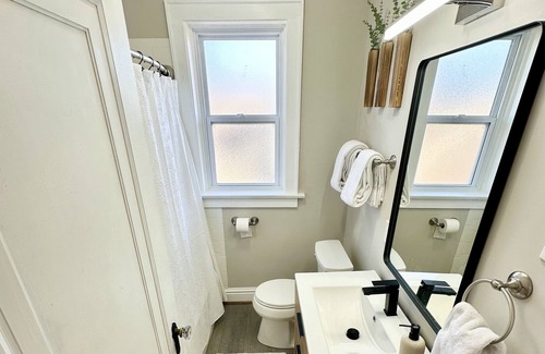 Richmond Heights Condo | Homey Duplex centrally located in St. Louis. Pet- Friendly