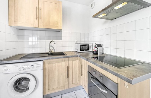 Annemasse Apartment | Homey Florissant - Free parking/Near train/Balcony