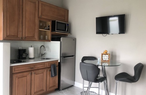 Ventura House | Homey Guest Apartment
