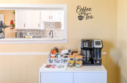 Violetville House | Homey Haven Baltimore - near airport, hospitals & downtown