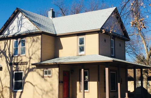 Larned House | Homey Historic Lodge located in Larned Kansas