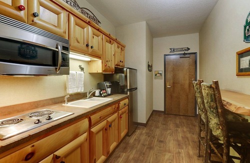 Johnston Hotel | Homey Johnston Suite! Extended Stay Options With Kitchenette available, Pool