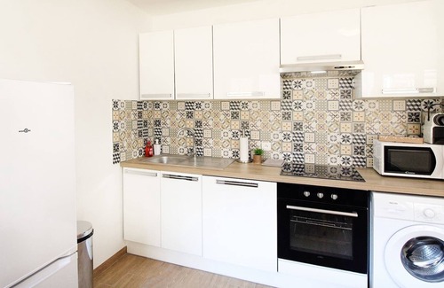Annemasse Apartment | Homey Leaves - Near tram for Geneva/Wifi/Downtown
