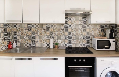 Annemasse Apartment | Homey Leaves - Near tram for Geneva/Wifi/Downtown