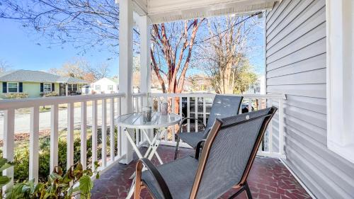 Greensboro Villa | Homey Lodge - Cozy home/Walk to Revolution Mill/Near Downtown/Perfect for groups and family/Free parking
