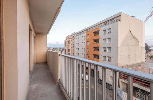 Annemasse Apartment | Homey Lotus - Near train station/Private balcony