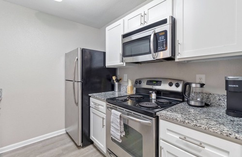 Pleasant Valley Apartment | Homey Modern 3BR Retreat w/Resort Pool