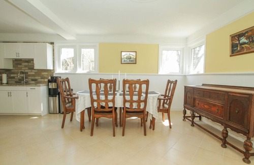 Cornwall House | Homey Single Family on Old Orchard