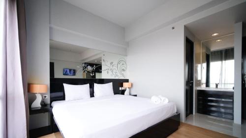 Wonokromo Apartment | Homey Studio No Kitchen at Grand Darmo Suite Apartment By Travelio