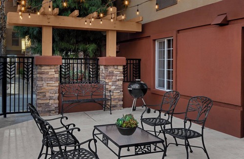 Renton House | Homey Suite Perfect for Couples' Getaway Near Downtown Seattle, Free Parking!