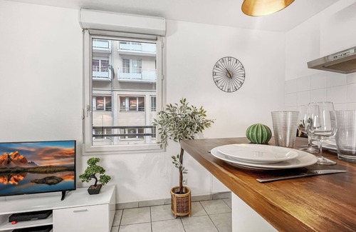 Annemasse Apartment | HOMEY WILD - Balcony/Free Parking/Near downtown
