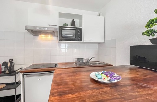 Annemasse Apartment | HOMEY WILD - Balcony/Free Parking/Near downtown