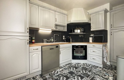 Annemasse Apartment | Homey Wood - Near train station/Free parking/Wifi