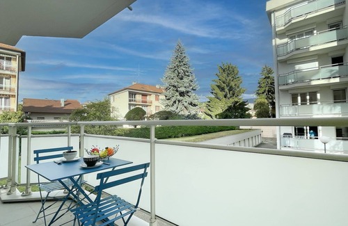 Annemasse Apartment | Homey Wood - Near train station/Free parking/Wifi