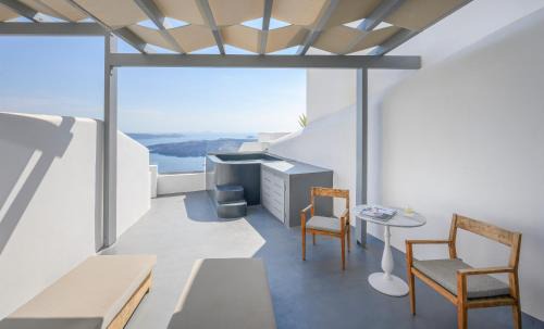 Firostefani Apartment | Hommage Suites with Caldera View Hot tub