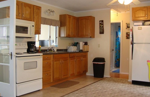 Honeoye Cottage | HONEOYE LAKE - A Cozy Lakefront Cottage