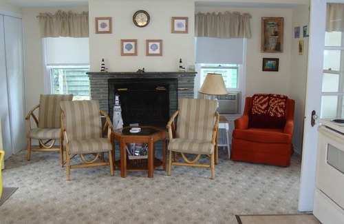 Honeoye Cottage | HONEOYE LAKE - A Cozy Lakefront Cottage