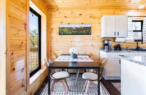Rogers Cabin | Honey Bee Hideaway Luxury Cabin—Hot Tub & WiFi