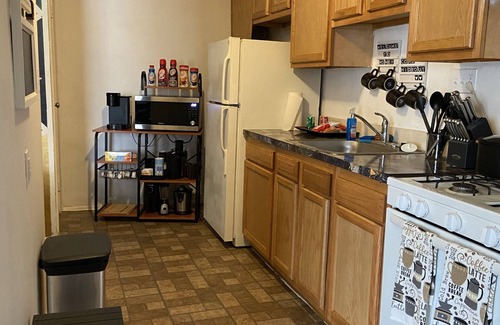 Hamilton Hills Apartment | Honey Comb Hideout 2BR Apt