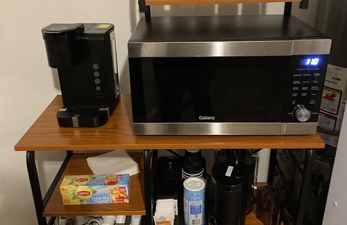 Hamilton Hills Apartment | Honey Comb Hideout 2BR Apt