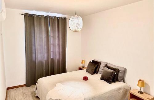 Santo da Serra House | Honey Factory House