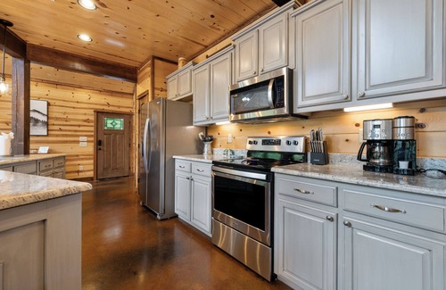 Broken Bow Cabin | Honey Hole Haven in Hochatown/Broken Bow, OK