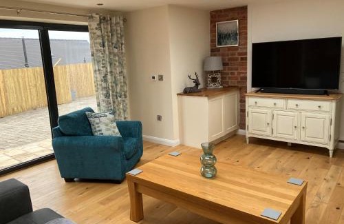 Alton House | Honeyberry Cottage -PART OF ALTON COTTAGES