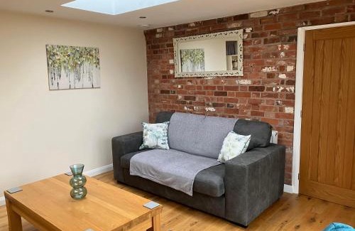 Alton House | Honeyberry Cottage -PART OF ALTON COTTAGES