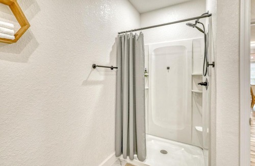Pebble Beach Villa | Honeycomb Haven Near Ocean , Golfing , Mineral Springs
