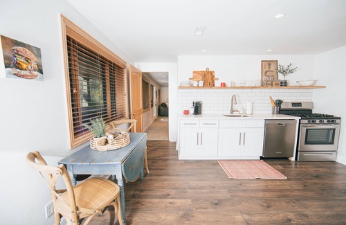 East Millcreek Apartment | Honeycut Hideaway (king bed, fireplace & Hot tub!)