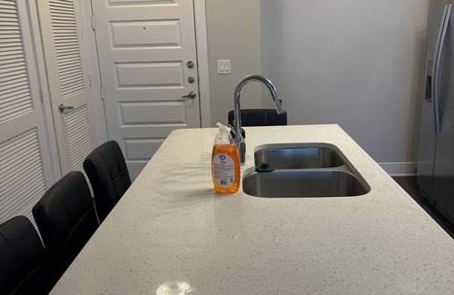 Dallas Apartment | HoneyHaven Suite