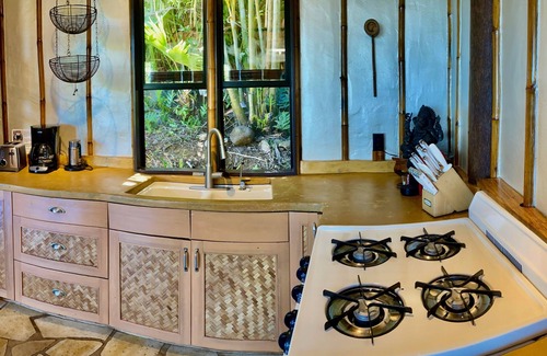 Haiku Cottage | Honeymoon Bliss: Bamboo Temple with Ocean Views at Maui Eco Retreat