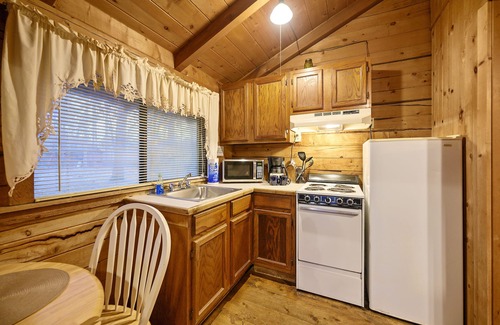 Broken Bow Cabin | Honeymoon Cabin sleeps 2 Guest, on Stocked pond, NEAR the Lake!