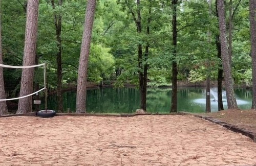Broken Bow Cabin | Honeymoon Cabin sleeps 2 Guest, on Stocked pond, NEAR the Lake!