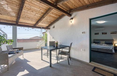 Crni Kal Apartment | Honeymoon Suite Črni Kal - Happy Rentals