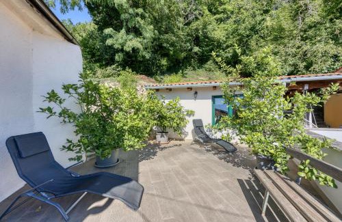 Crni Kal Apartment | Honeymoon Suite Črni Kal - Happy Rentals