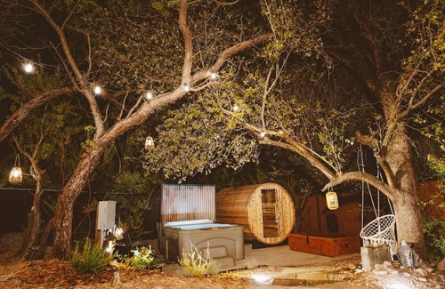 Cottonwood House | Honeymoon Suite: Stylish Retreat + Wine Tasting