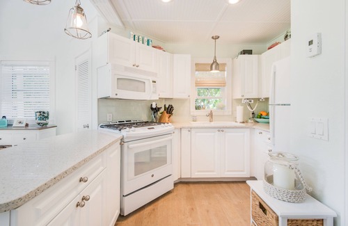 Hope Town House | Honeymoon Villa - Enchanting Retreat for Couples in Hope Town Village!