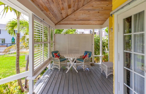 Hope Town House | Honeymoon Villa - Enchanting Retreat for Couples in Hope Town Village!