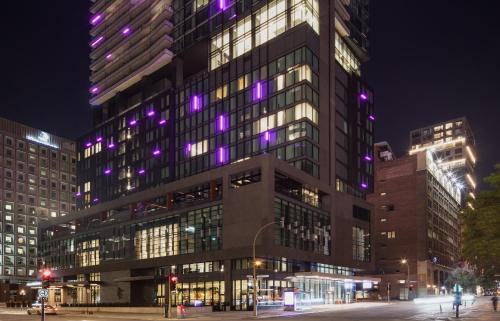 Quartier des Spectacles Hotel | HONEYROSE Hotel, Montreal, a Tribute Portfolio Hotel