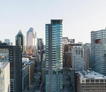 Quartier des Spectacles Hotel | HONEYROSE Hotel, Montreal, a Tribute Portfolio Hotel