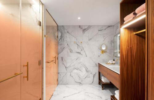 Quartier des Spectacles Hotel | HONEYROSE Hotel, Montreal, a Tribute Portfolio Hotel