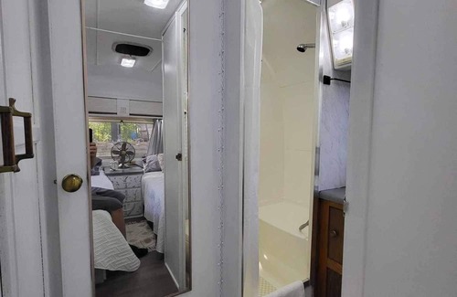 Cassville House | Honeysuckel Hideout-Glamping Airstream-Lake front, intended for adults only