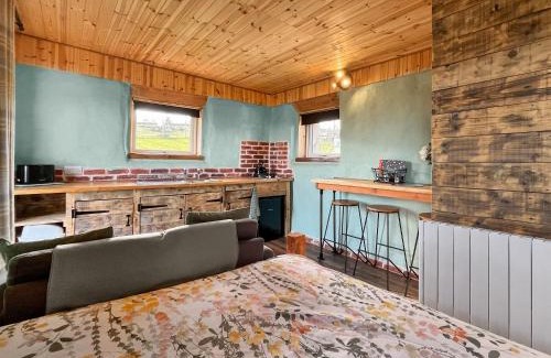 Forres House | Honeysuckle Bale Cabin - Uk49073