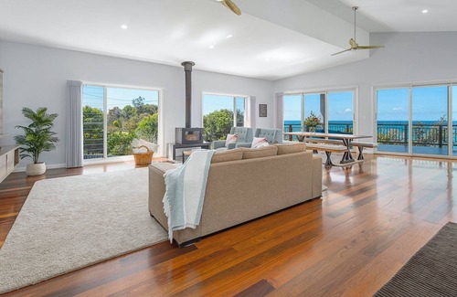 Bonny Hills House | Honeysuckle Beachfront home with pool