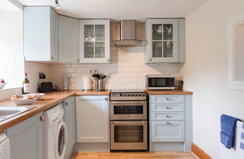 Bigbury Cottage | HONEYSUCKLE COTTAGE, pet friendly, with a garden in Bigbury