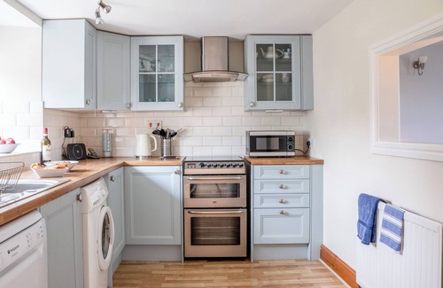 Bigbury Cottage | HONEYSUCKLE COTTAGE, pet friendly, with a garden in Bigbury